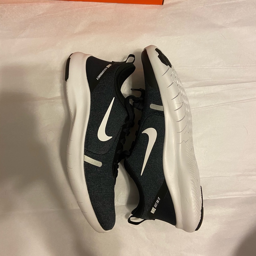 *SOLD* Nike Flex Experience RN 8 Running Shoes - Picture 5 of 8